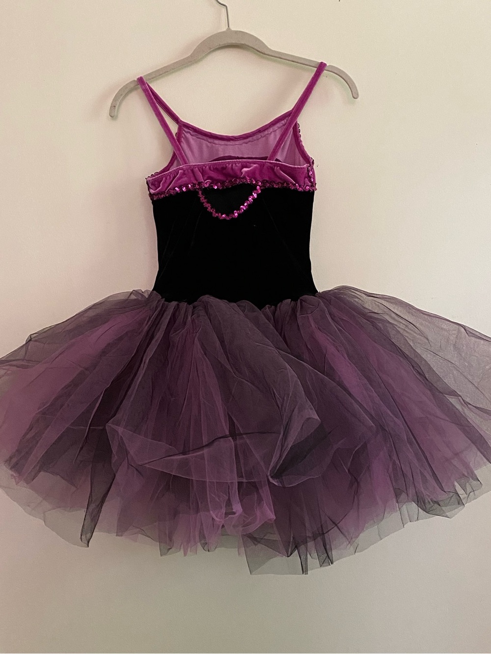 Revolution Dance Costume with accessories - Picture 2 of 8